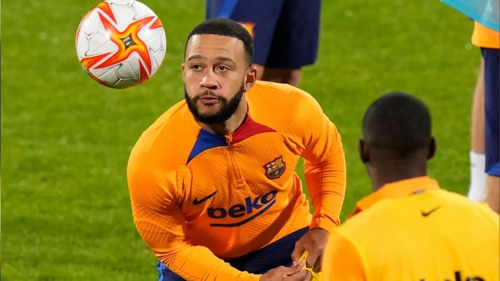 Depay en un entrenamiento