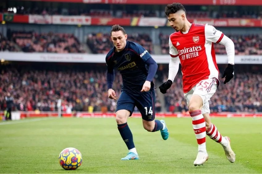 Los contagios en la Premier van a la baja