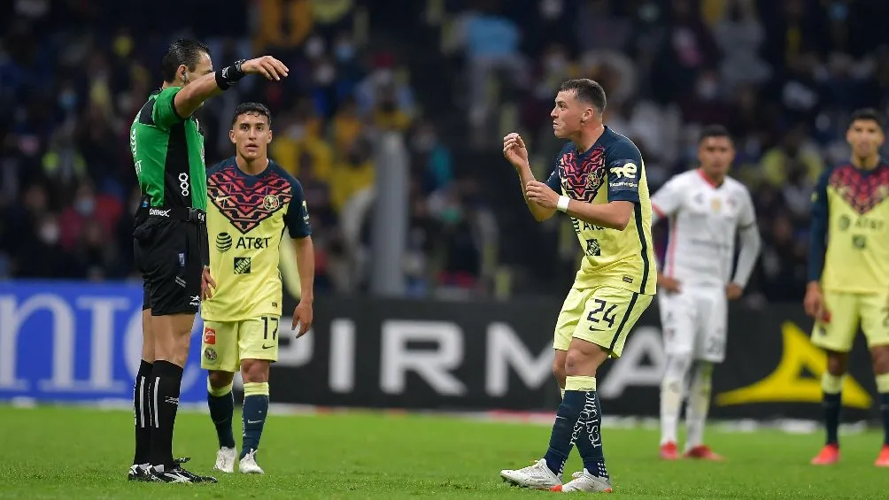 Federico Viñas tras ser expulsado por Marco Antonio Ortiz