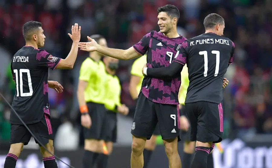 Jiménez, Funes Mori y Orbelín Pineda celebran