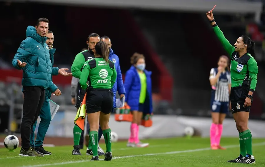 Harrington al ser expulsado