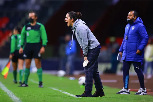 Eva Espejo en el partido contra América