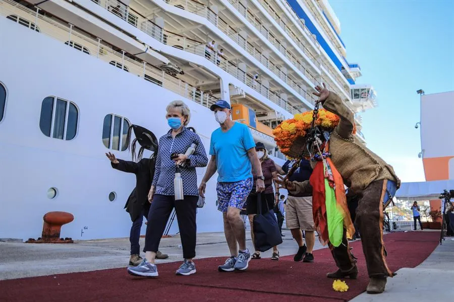 Turistas llegan a Acapulco