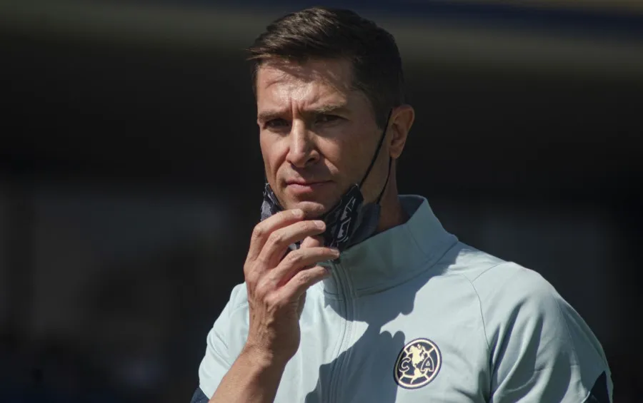 Harrington dirigiendo a las Águilas