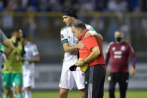 MEXSPORT El técnico del Tri junto a Raúl Jiménez