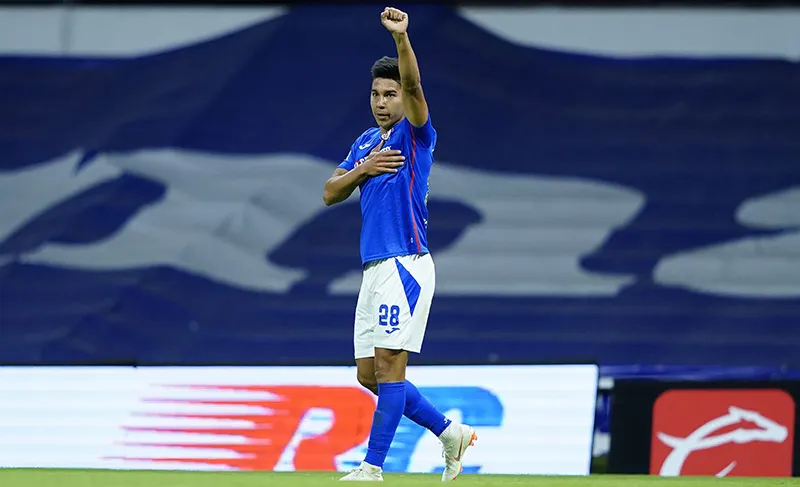 Pol Fernández durante un duelo con Cruz Azul