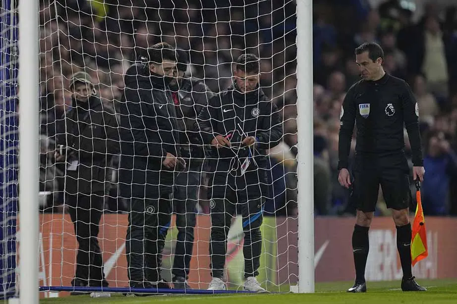Arbitros en un partido de la Premier League