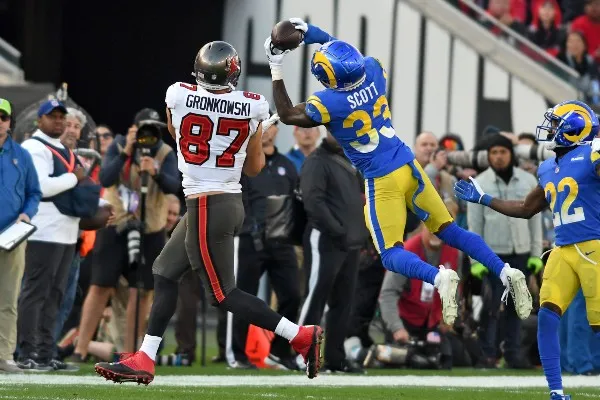 Rob Gronkowski en acción con los Bucs