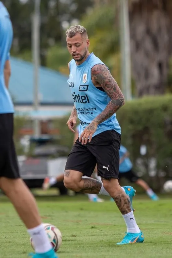 @Uruguay Diente López con Uruguay