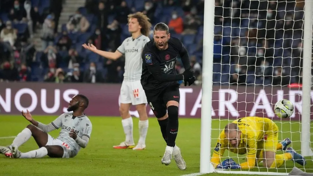 Ramos se estrenó como goleador del PSG