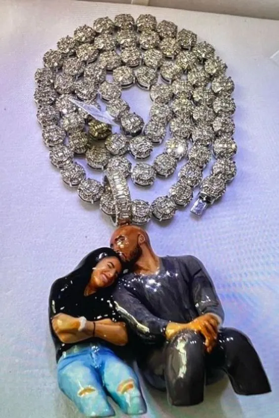 ESPECIAL Cadena con colgante de Bryant y su hija