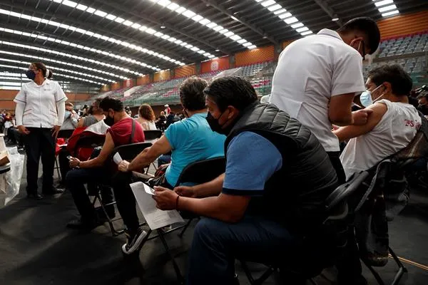 EFE Refuerzo de vacunación contra Covid-19