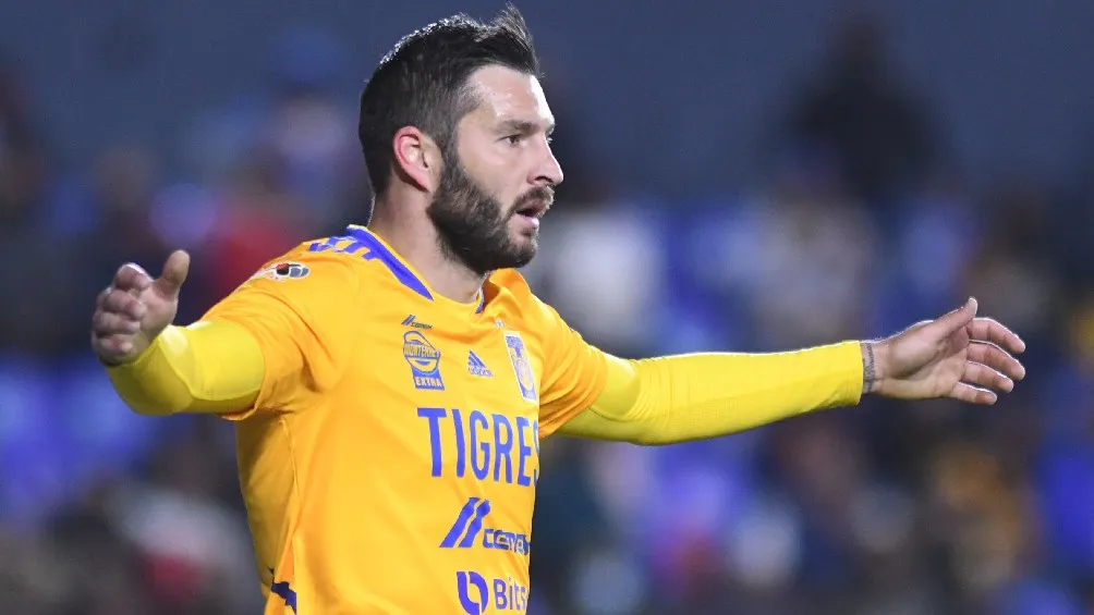 André-Pierre Gignac jugando partido con Tigres en la Liga MX