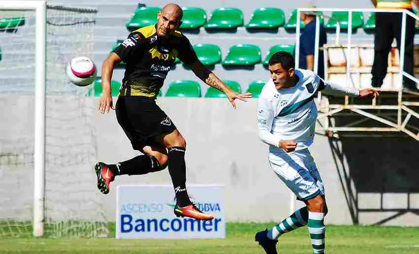 Flores jugando con Zacatepec