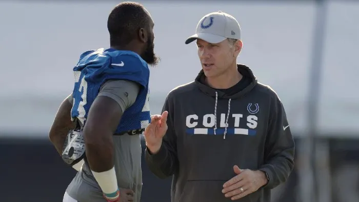 Eberflus platica con un dirigido