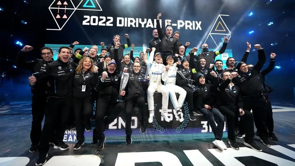 Mercedes festeja su triunfo