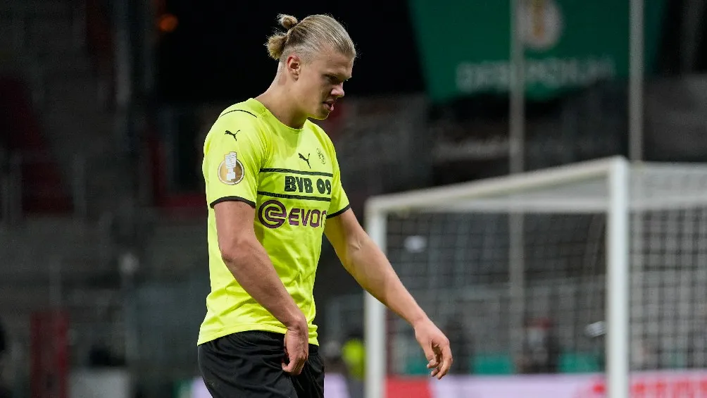 Erling Haaland jugando partido con el BVB en la Copa de Alemania