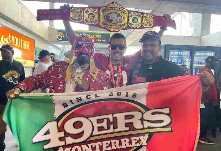JOSÉ MORENO 49er luchador conviviendo con la afición