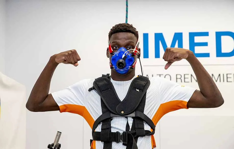 Moriba, en las examenes médicos del Valencia