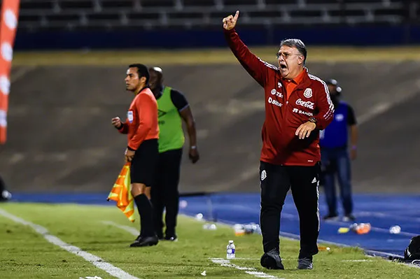 MEXSPORT Tata Martino en partido con el Tri