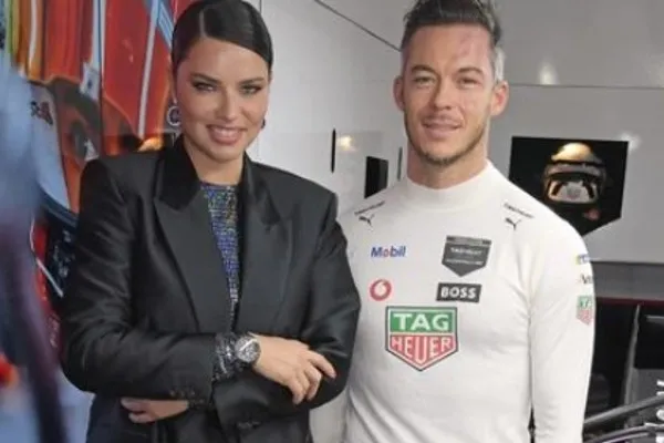 Adriana Lima junto a Andre Lotterer
