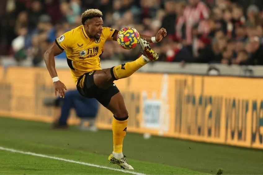 AP Adama Traoré durante un partido del Wolverhampton