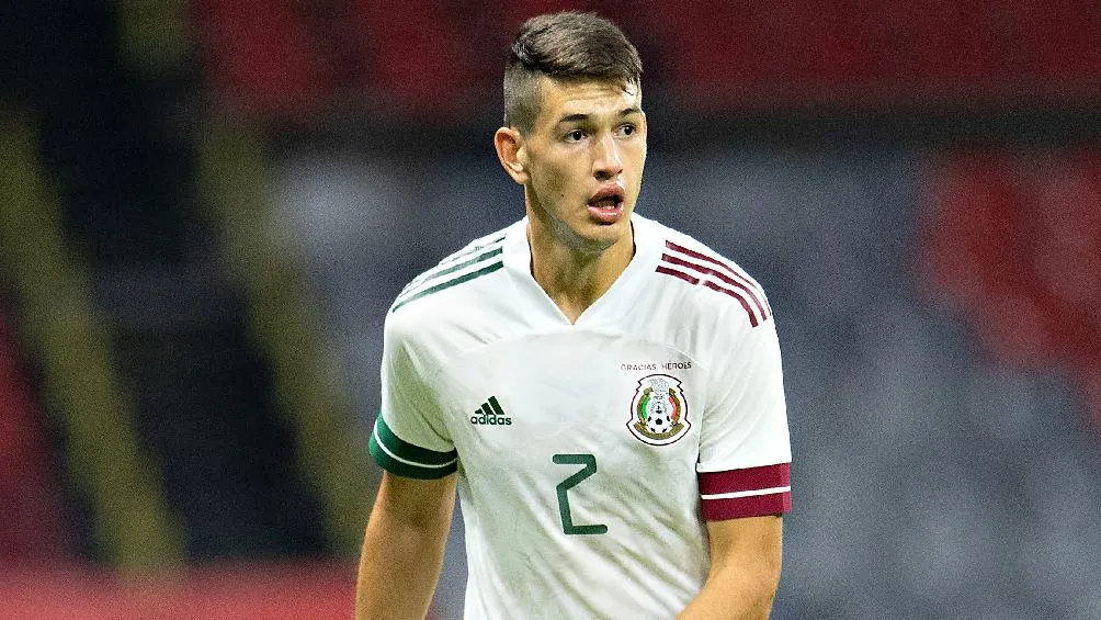 IMAGO7 César Montes jugando partido con la Selección Mexicana