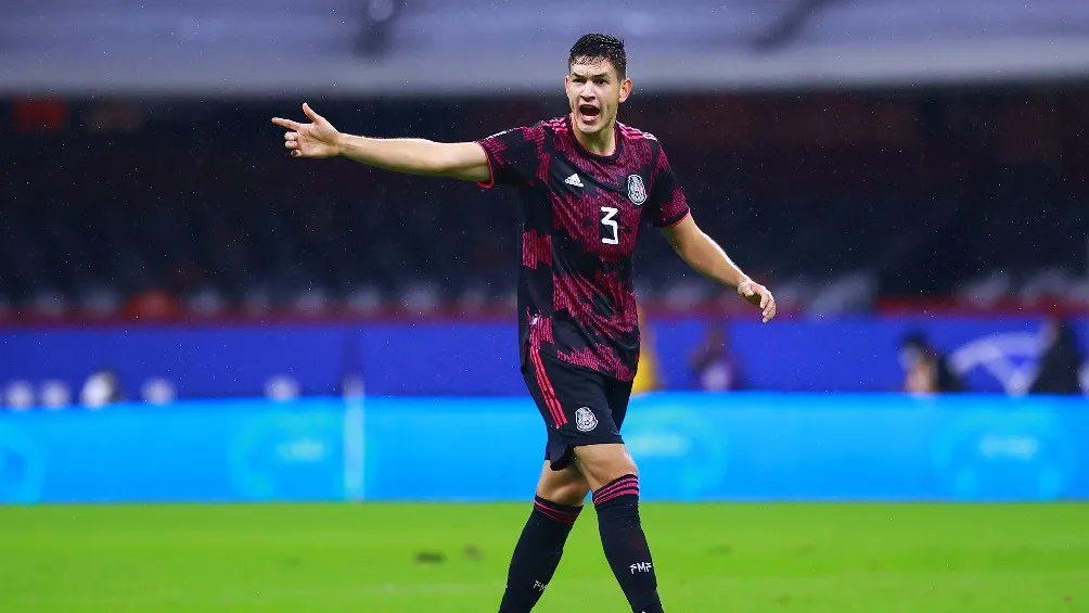 IMAGO7 César Montes jugando partido con la Selección Mexicana