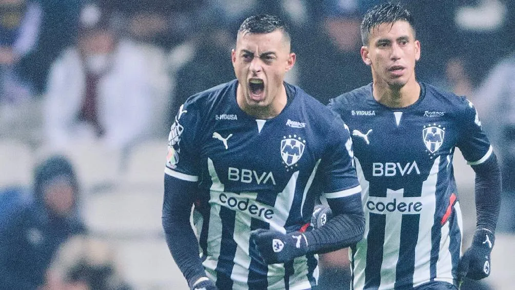 Rogelio Funes Mori celebrando gol ante Cruz Azul en la Liga MX