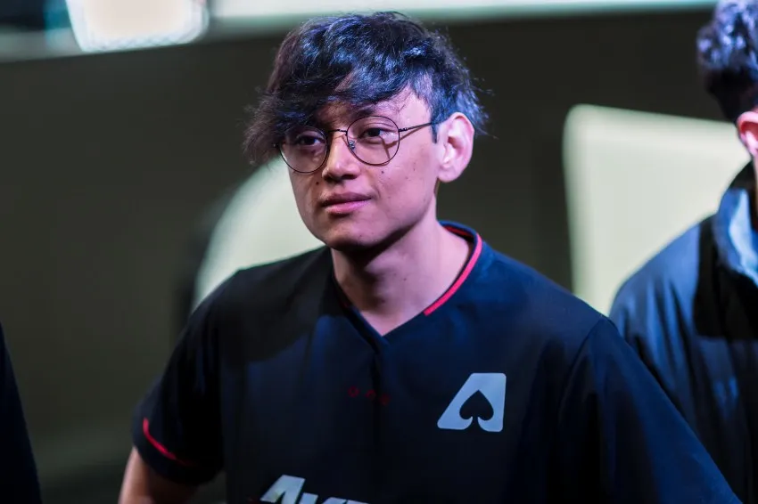 Straight, soporte de Team Aze