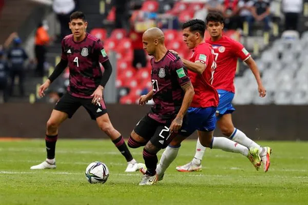 EFE Chaka Rodríguez en acción con el Tricolor ante Costa Rica