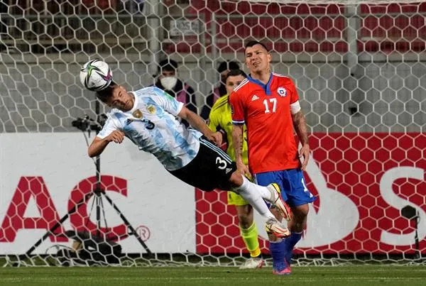 EFE Nicolás Tagliafico en acción con la selección argentina