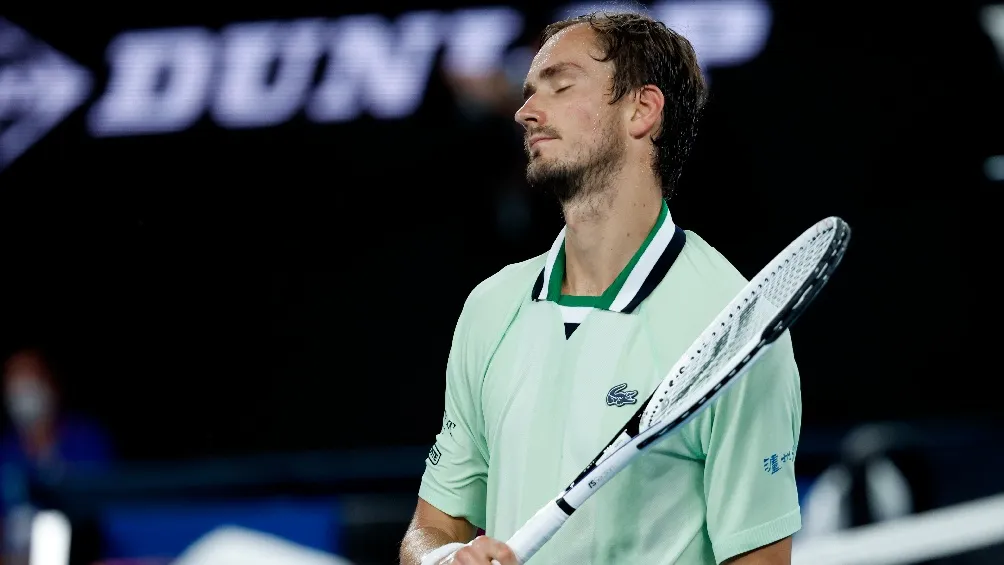 Daniil Medvedev jugando la final ante Nadal en el Abierto de Australia
