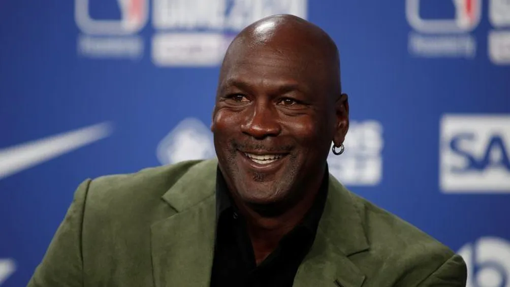 Michael Jordan actualmente es dueño de los Charlotte Hornets