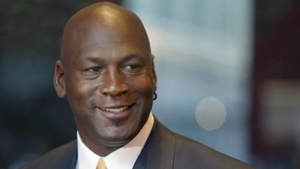 Michael Jordan actualmente es dueño de los Charlotte Hornets