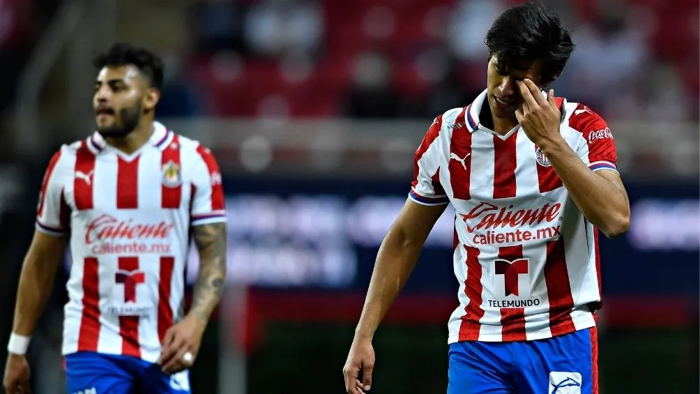 Macías fue registrado con las Chivas