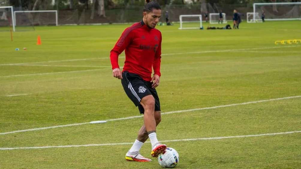 Salcedo en su primer entrenamiento con el Toronto