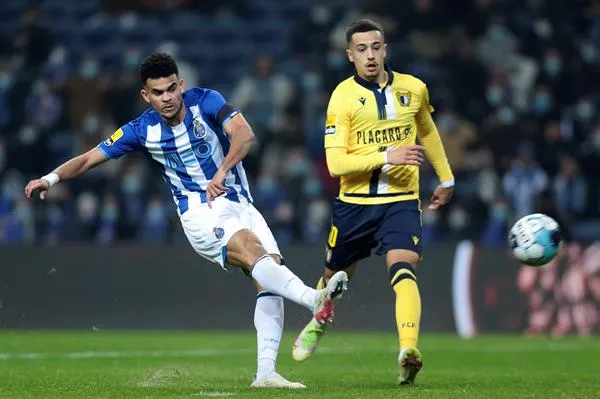 EFE Luis Díaz en acción con el Porto
