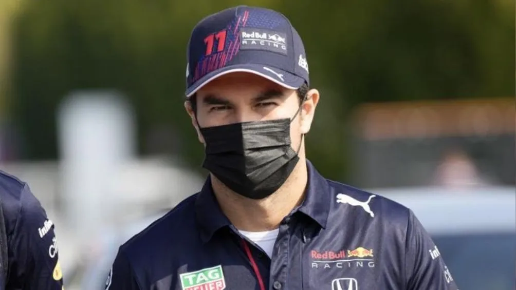 AP Checo Pérez durante un evento