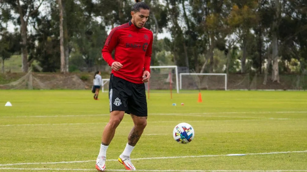Carlos Salcedo entrenando con el Toronto FC de la MLS