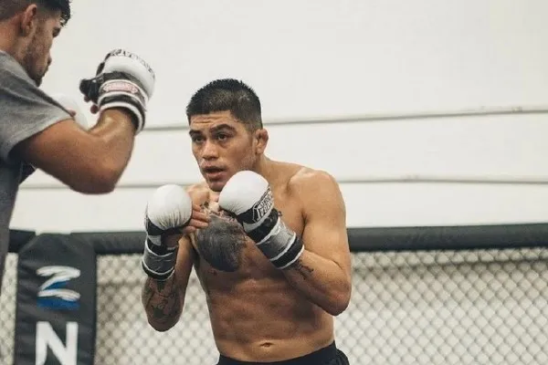 John Castaneda durante entrenamiento