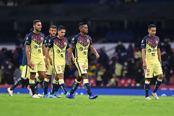 Integrantes de América tras la derrota vs Atlas