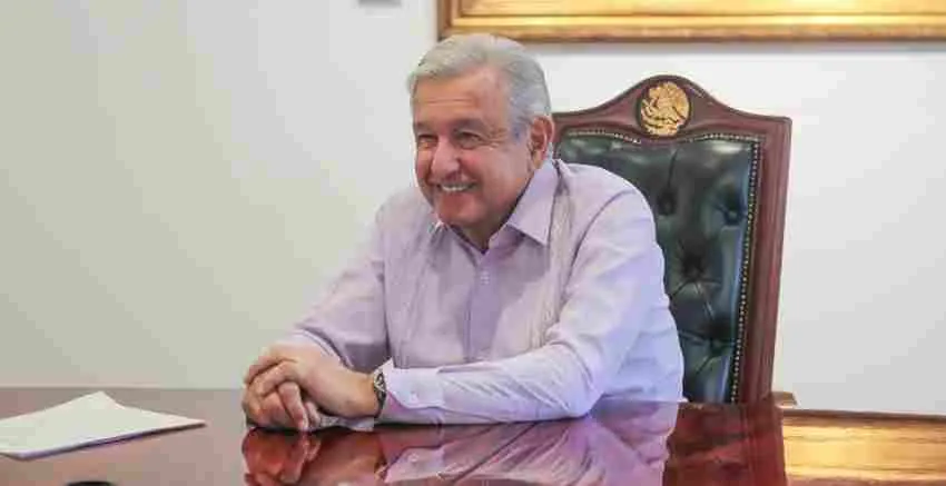 TWITTER: @lopezobrador_ Lopez Obrador en una reunión en línea