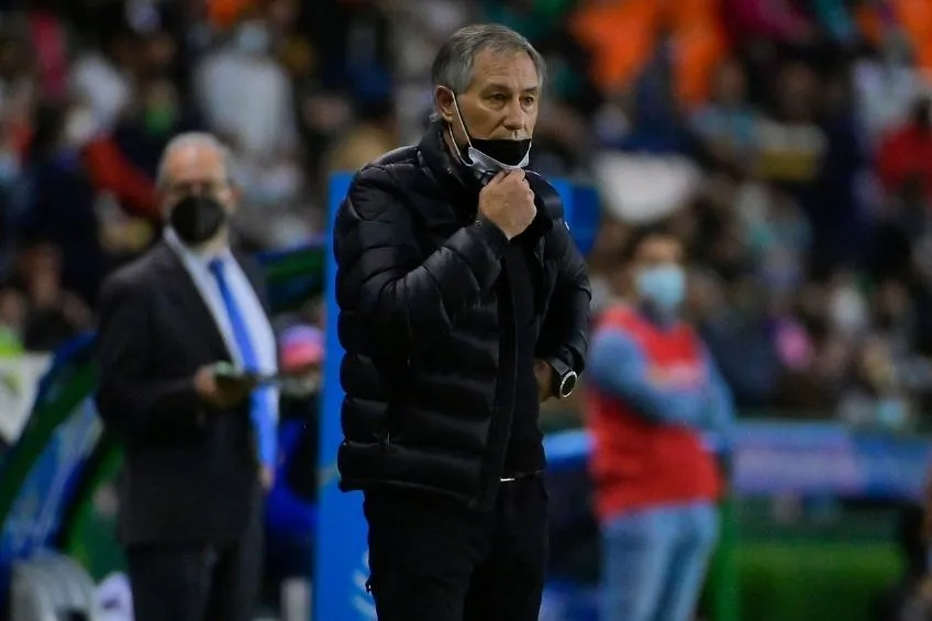 IMAGO7 Ariel Holan durante un partido del León