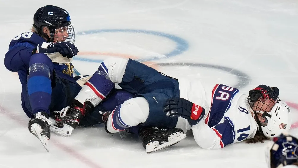 Decker sufrió fuerte lesión tras impactarse con Ronja Savolainen