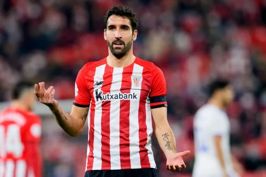 Raúl García durante el partido del Athletic de Bilbao