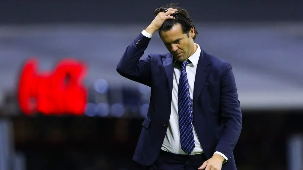 Solari en un partido con América