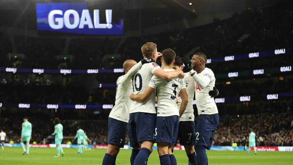 Jugadores del Tottenham celebrando anotación frente al Brighton