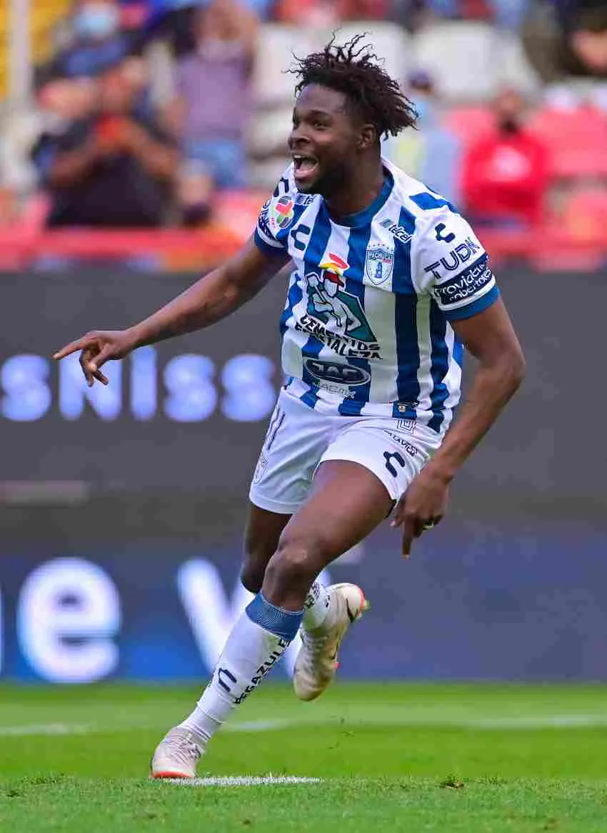 Hurtado tras anotar de chilena