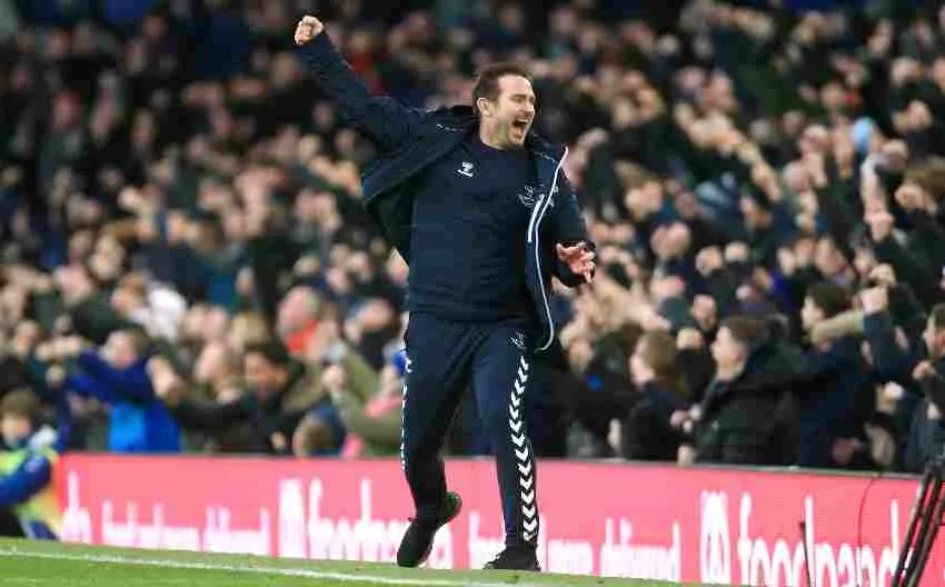 Frank celebrando la primera victoria de su equipo
